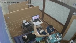 《妇产科监控破解》多位美女少妇张开大腿让医生又抠又摸检查阴道 截图15
