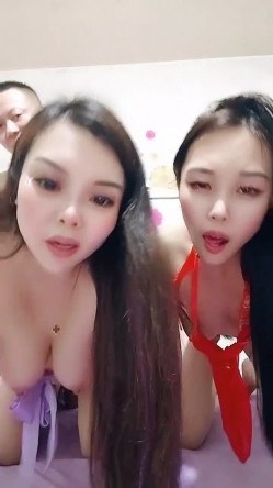 【骚母狗组合】两个嫂子共侍一夫 你争我抢 如狼似虎 喜欢熟女的不要错过 截图12