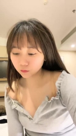 美少女，强烈推荐，【乔公主】校花女神~!清纯可爱~沐浴~抠逼掰穴~流白浆~喷鼻血，刺激 截图1