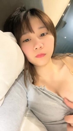 美少女，强烈推荐，【乔公主】校花女神~!清纯可爱~沐浴~抠逼掰穴~流白浆~喷鼻血，刺激 截图2