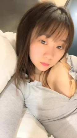 美少女，强烈推荐，【乔公主】校花女神~!清纯可爱~沐浴~抠逼掰穴~流白浆~喷鼻血，刺激 截图3