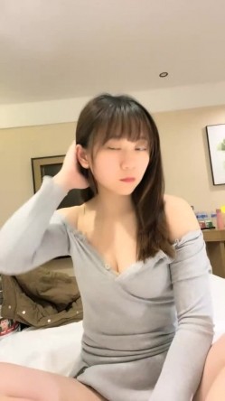 美少女，强烈推荐，【乔公主】校花女神~!清纯可爱~沐浴~抠逼掰穴~流白浆~喷鼻血，刺激 截图5