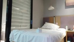 纹身哥模仿探花 洗浴会所酒店开房偷拍记录嫖娼过程 截图16