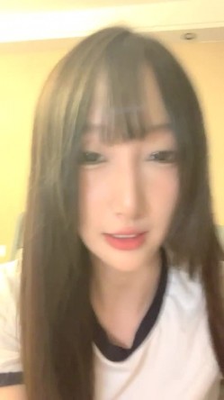 【0咕噜0】近期全网下海最极品青春漂亮的女神，偶像明星般的9分顶级颜值，大大的眼睛炯炯有神 高挑的身材 截图3