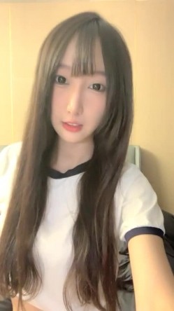 【0咕噜0】近期全网下海最极品青春漂亮的女神，偶像明星般的9分顶级颜值，大大的眼睛炯炯有神 高挑的身材 截图4