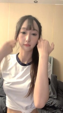 【0咕噜0】近期全网下海最极品青春漂亮的女神，偶像明星般的9分顶级颜值，大大的眼睛炯炯有神 高挑的身材 截图5