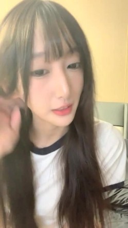 【0咕噜0】近期全网下海最极品青春漂亮的女神，偶像明星般的9分顶级颜值，大大的眼睛炯炯有神 高挑的身材 截图6