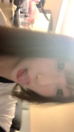 【0咕噜0】近期全网下海最极品青春漂亮的女神，偶像明星般的9分顶级颜值，大大的眼睛炯炯有神 高挑的身材 截图11