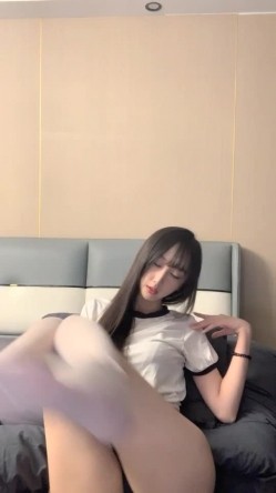 【0咕噜0】近期全网下海最极品青春漂亮的女神，偶像明星般的9分顶级颜值，大大的眼睛炯炯有神 高挑的身材 截图12
