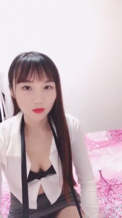 新晋女神下海！【小浣熊】兼职黄播自慰，跳蛋震肛门，喜欢享受菊花被刺激的感觉 截图1