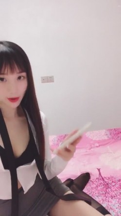新晋女神下海！【小浣熊】兼职黄播自慰，跳蛋震肛门，喜欢享受菊花被刺激的感觉 截图2