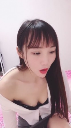 新晋女神下海！【小浣熊】兼职黄播自慰，跳蛋震肛门，喜欢享受菊花被刺激的感觉 截图10