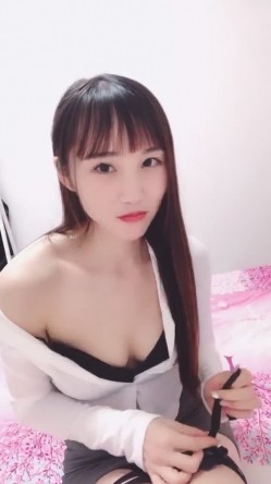 新晋女神下海！【小浣熊】兼职黄播自慰，跳蛋震肛门，喜欢享受菊花被刺激的感觉 截图11