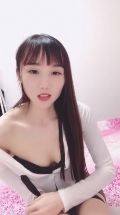 新晋女神下海！【小浣熊】兼职黄播自慰，跳蛋震肛门，喜欢享受菊花被刺激的感觉 截图12
