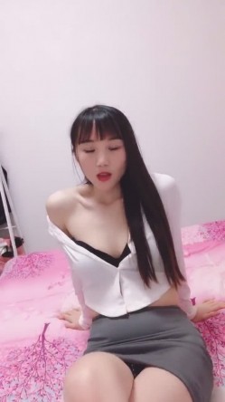 新晋女神下海！【小浣熊】兼职黄播自慰，跳蛋震肛门，喜欢享受菊花被刺激的感觉 截图15