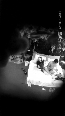 最新酒店摄像头偷拍胖哥花样就是多,各种高跟情趣内衣道具摆满床,搞到美女大声尖叫 截图9