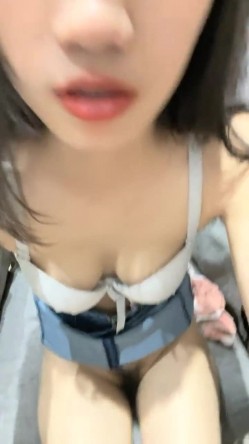 极品模特下海！【meow】某个网站的模特大秀，现在回归，小逼逼水汪汪，眉头紧皱叫声阵阵好销魂 截图10