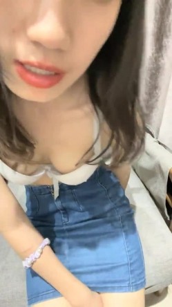 极品模特下海！【meow】某个网站的模特大秀，现在回归，小逼逼水汪汪，眉头紧皱叫声阵阵好销魂 截图11