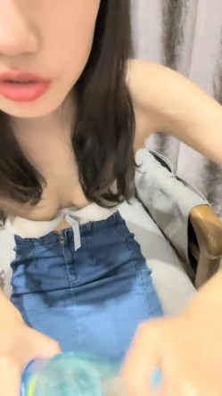 极品模特下海！【meow】某个网站的模特大秀，现在回归，小逼逼水汪汪，眉头紧皱叫声阵阵好销魂 截图14