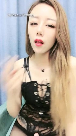 喷水女王挑战全网黑丝情趣露脸颜值不错就是水多，跟大哥激情啪啪还自慰，各种体位爆草淫水喷湿大鸡巴刺激 截图3