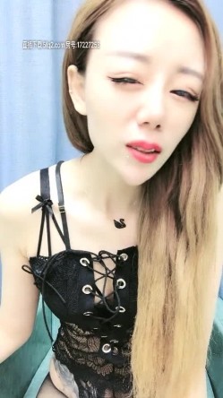 喷水女王挑战全网黑丝情趣露脸颜值不错就是水多，跟大哥激情啪啪还自慰，各种体位爆草淫水喷湿大鸡巴刺激 截图5