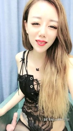 喷水女王挑战全网黑丝情趣露脸颜值不错就是水多，跟大哥激情啪啪还自慰，各种体位爆草淫水喷湿大鸡巴刺激 截图7