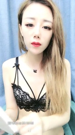喷水女王挑战全网黑丝情趣露脸颜值不错就是水多，跟大哥激情啪啪还自慰，各种体位爆草淫水喷湿大鸡巴刺激 截图12