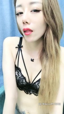 喷水女王挑战全网黑丝情趣露脸颜值不错就是水多，跟大哥激情啪啪还自慰，各种体位爆草淫水喷湿大鸡巴刺激 截图15