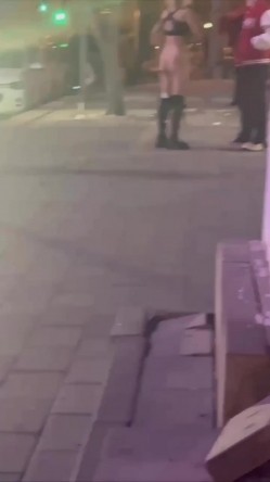 网曝门事件 河北捞女出轨，男友当街大骂“骚逼” 捞女气急败坏疯狂的骂还脱裤子露逼让来操 截图8