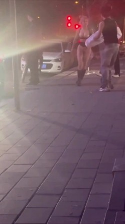 网曝门事件 河北捞女出轨，男友当街大骂“骚逼” 捞女气急败坏疯狂的骂还脱裤子露逼让来操 截图14