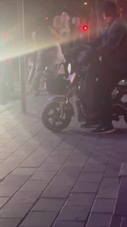 网曝门事件 河北捞女出轨，男友当街大骂“骚逼” 捞女气急败坏疯狂的骂还脱裤子露逼让来操 截图16