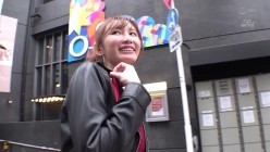 JUFE-515 えっ？こんな場所で！？美ボディを露出する逆ナンパ痴女のM男くん狩り強●射精 天川そら 截图6