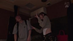 JUFE-515 えっ？こんな場所で！？美ボディを露出する逆ナンパ痴女のM男くん狩り強●射精 天川そら 截图10