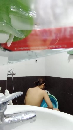 敞亮的小少妇露脸跟小哥在家激情啪啪给狼友看，全程露脸让小哥舔逼她玩鸡巴，让小哥压在身下边亲边草内射 截图16