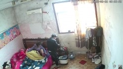 新流出黑客破解【家庭摄像头】新婚小夫妻 上来就是扒内裤一顿操 截图12