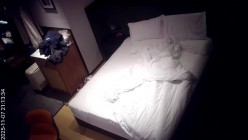 酒店偷拍 本月最佳极品高颜黑色旗袍御姐和小奶狗男友激情做爱大肥臀操起来应该爽翻了 截图3