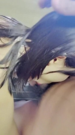 撸点极高！甜美颜值可爱女神 女仆装太亮眼，真蝴蝶粉逼，被炮友插完逼 还插了菊花，妹子表情好酸爽，屁眼都操红了 截图12