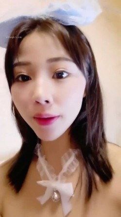 撸点极高！甜美颜值可爱女神 女仆装太亮眼，真蝴蝶粉逼，被炮友插完逼 还插了菊花，妹子表情好酸爽，屁眼都操红了 截图15