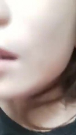 漂亮熟女阿姨 在家被大粗吊小伙无套输出 貌似持久力不行 没多久就射了 截图6
