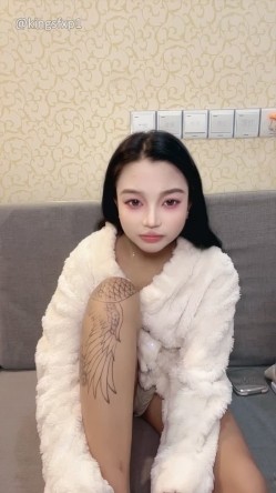 嫩妹【菲菲每天都饿】少女之心 携闺蜜一起 全裸自慰秀 极品身材大奶嫩穴 高能无尿点 截图3
