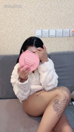 嫩妹【菲菲每天都饿】少女之心 携闺蜜一起 全裸自慰秀 极品身材大奶嫩穴 高能无尿点 截图4