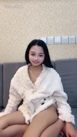 嫩妹【菲菲每天都饿】少女之心 携闺蜜一起 全裸自慰秀 极品身材大奶嫩穴 高能无尿点 截图7