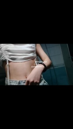 青春无敌推特网红极品反差小姐姐【小小颖】重金定制私拍~洗澡、紫薇、啪啪，身材一流特骚 截图4