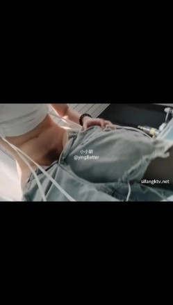 青春无敌推特网红极品反差小姐姐【小小颖】重金定制私拍~洗澡、紫薇、啪啪，身材一流特骚 截图14