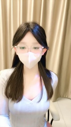 新人校花下海，高冷眼镜反差婊【蓝川诗诗】福利，粉鲍自慰抽插淫水泛光零距离插菊 截图13