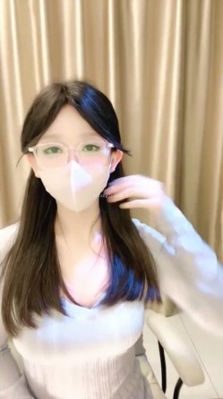 新人校花下海，高冷眼镜反差婊【蓝川诗诗】福利，粉鲍自慰抽插淫水泛光零距离插菊 截图15