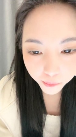 极品小野师妹牛仔裤，双道具自慰骚穴高潮喷水 截图2