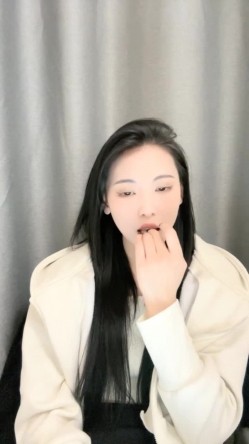 极品小野师妹牛仔裤，双道具自慰骚穴高潮喷水 截图5