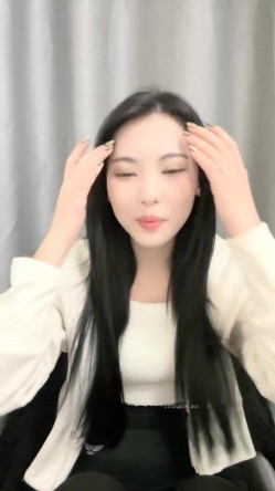 极品小野师妹牛仔裤，双道具自慰骚穴高潮喷水 截图7
