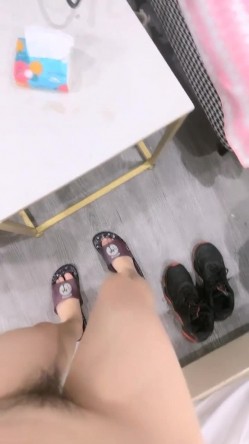 清纯邻家美少女【痞痞黑】奶子很漂亮身材极好诱惑男友被猛操美逼 主动吃鸡吧 截图7